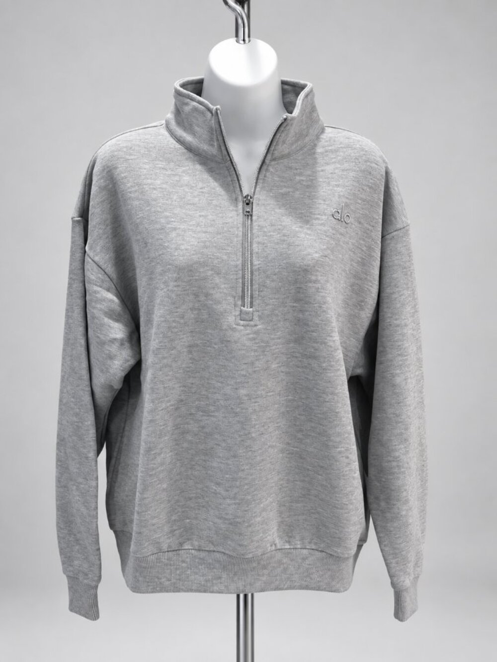 Alo Yoga Accolade Heather Gray 1/4 Zip Pullover Sweatshirt Silver Logo
